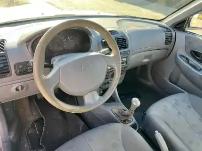 Véhicule à la ferraille hyundai accent (lc) l crdi de l'année 2004 alimenté d3ea