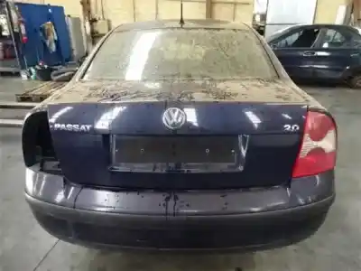 Sloopvoertuig volkswagen passat berlina (3b3) 2.0 van het jaar 2001 aangedreven azm