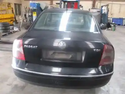 Sloopvoertuig volkswagen passat berlina (3b3) 1.9 tdi van het jaar 2004 aangedreven avf