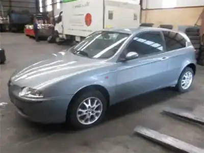 Veículo de Sucata alfa romeo alfa 147 (190) 1.6 t.spark distinctive do ano 2001 alimentado ar 32104