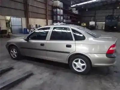 Veículo de Sucata opel vectra b berlina 2.0 di 16v do ano 1997 alimentado x 20 dtl