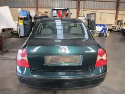 Veículo de Sucata volkswagen passat berlina (3b3) 1.9 tdi do ano 2002 alimentado awx