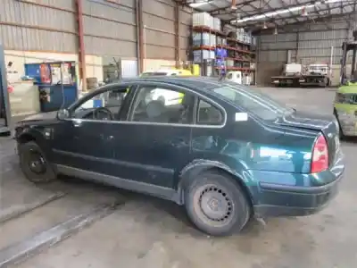 Veículo de Sucata volkswagen passat berlina (3b3) 1.9 tdi do ano 2002 alimentado awx