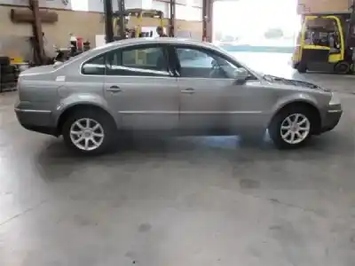Veículo de Sucata volkswagen passat berlina (3b3) 1.9 tdi do ano 2005 alimentado avf