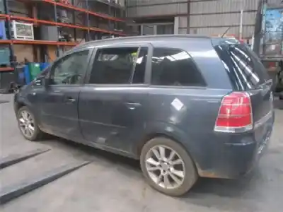 Veicolo di demolizione opel zafira b 1.9 cdti dell'anno 2005 alimentato d-z19dt