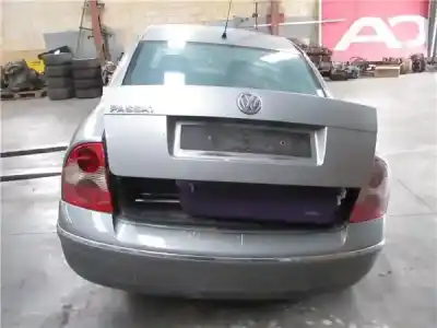 Veículo de Sucata VOLKSWAGEN PASSAT BERLINA (3B3) 1.9 TDI do ano 2002 alimentado AVF