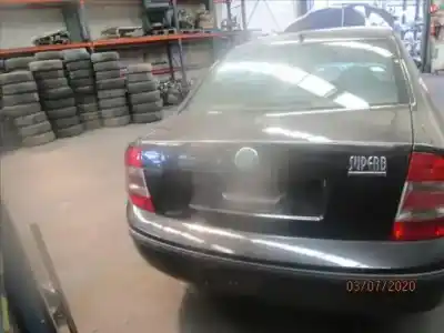 Veículo de Sucata skoda superb (3u4) 2.0 tdi do ano 2007 alimentado bss