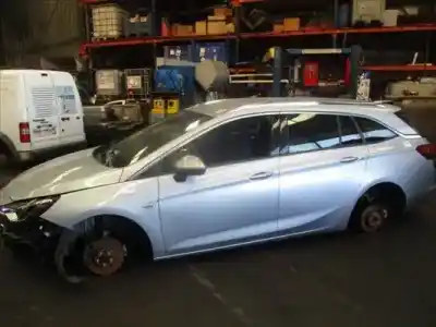 Veículo de Sucata opel astra k berlina 5p 1.6 dynamic start/stop do ano 2016 alimentado 