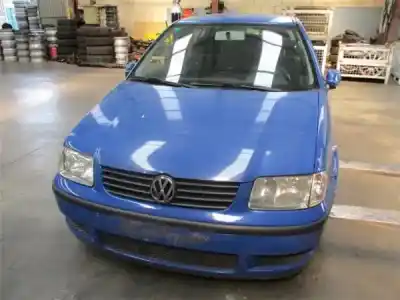 Verschrottungsfahrzeug VOLKSWAGEN POLO BERLINA (6N2) 1.4 des Jahres 2000 angetrieben AKK