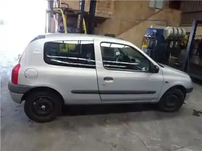 Здавання транспортного засобу renault                                            clio ii fase i (b/cb0)                                                                                                                                                                                                                                     1.2 (b/cb0a) року 2001 потужний g/ d7f g 7
