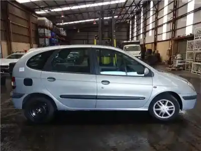 Veicolo di demolizione renault   dell'anno 2000 alimentato d/ f9q k 7
