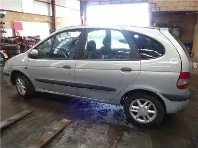 Veicolo di demolizione renault   dell'anno 2000 alimentato d/ f9q k 7
