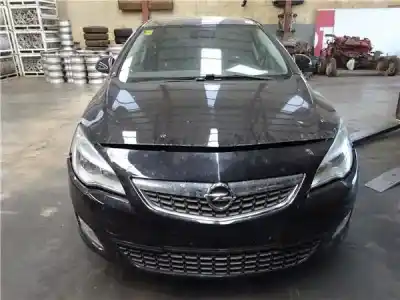 Veículo de Sucata OPEL ASTRA J LIM. 1.7 16V CDTI do ano 2010 alimentado A17DTR