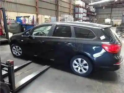 Veicolo di demolizione opel astra j sports tourer 1.6 cdti dpf dell'anno 2015 alimentato b16dtl opt. lvm