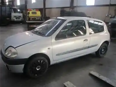 Veicolo di demolizione renault clio ii fase i (b/cb0) 1.2 (b/cb0f b/cb0a b/cb10 b/cb1k b/cb2d b/cb2h) dell'anno 2001 alimentato d7f 726