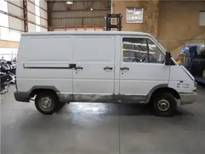 Veículo de Sucata renault                                            trafic furgón (txx)                                                                                                                                                                                                                                        1.9 d                                                                                                                                                                                                                                                      do ano 1999 alimentado d-f8q