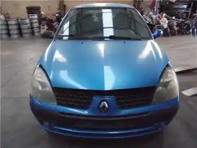 Véhicule à la ferraille RENAULT CLIO II FASE II (B/CB0)  de l'année 2002 alimenté K9K 702