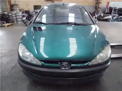 Vehículo de desguace PEUGEOT 206  del año 2001 con motor WJY (DW8B)