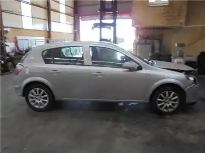 Veicolo di demolizione opel                                               astra h berlina                                                                                                                                                                                                                                            1.6                                                                                                                                                                                                                                                        dell'anno 2004 alimentato z 16 xep