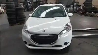 Veicolo di demolizione PEUGEOT 208  dell'anno 2012 alimentato 8H01