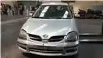 Véhicule à la ferraille NISSAN ALMERA TINO (V10M)  de l'année 2005 alimenté D-YD22