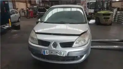 Véhicule à la ferraille RENAULT SCENIC II (JM) (2003->)  de l'année 2008 alimenté M9R 700