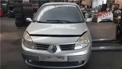 Véhicule à la ferraille RENAULT SCENIC II (JM)  de l'année 2004 alimenté F9Q 812
