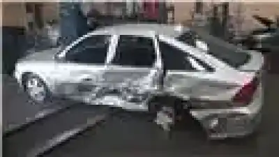 Veículo de Sucata opel vectra b berlina 2.0 dti 16v do ano 2000 alimentado x 20 dth