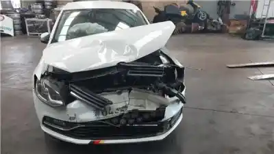 Véhicule à la ferraille VOLKSWAGEN POLO V (6R1, 6C1)  de l'année 2014 alimenté CJZ