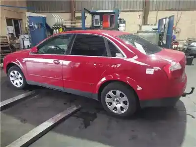 Veículo de Sucata audi a4 berlina (8e) 1.9 tdi (96kw) do ano 2003 alimentado awx