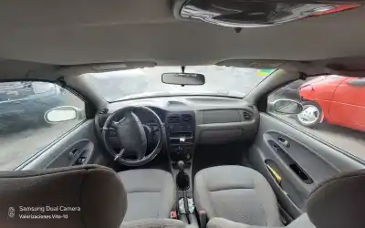 Veículo de Sucata kia rio ls berlina do ano 2001 alimentado a5d