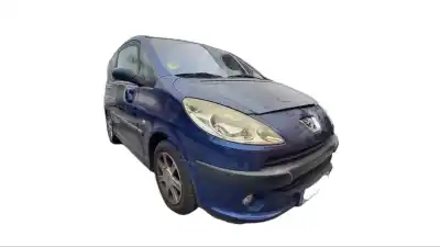 Véhicule à la ferraille peugeot 1007 sporty de l'année 2005 alimenté 8hz