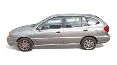 Véhicule à la ferraille kia rio ls berlina de l'année 2003 alimenté a3d