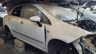 Veículo de Sucata FIAT LINEA (110) Activa (110.0/111.0) do ano 2001 alimentado 199A3000