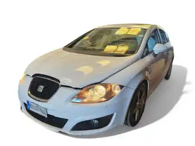 Véhicule à la ferraille SEAT LEON (1P1)  de l'année 2010 alimenté CAXC