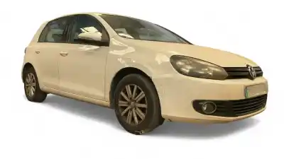 Veicolo di demolizione VOLKSWAGEN GOLF VI (5K1)  dell'anno 2011 alimentato CAYC