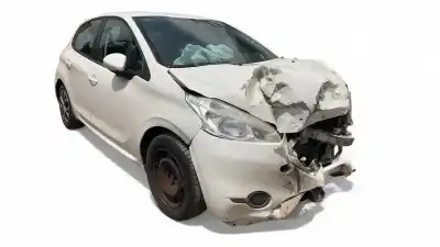 Veicolo di demolizione peugeot 208 i (ca_, cc_) 1.2 vti 82 dell'anno 2013 alimentato 0
