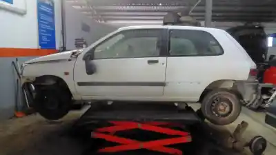 Verschrottungsfahrzeug RENAULT CLIO I (B/C57_, 5/357_)  des Jahres 1996 angetrieben 