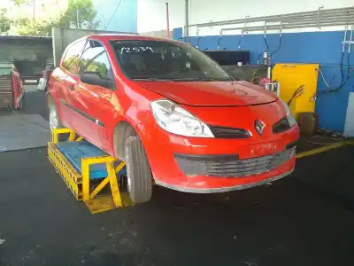 Veículo de Sucata RENAULT CLIO III D4F D7 do ano 2007 alimentado D4F D7