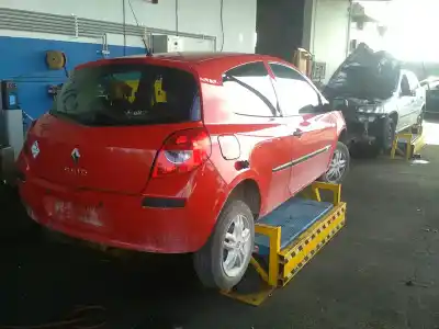 Veículo de Sucata renault clio iii d4f d7 do ano 2007 alimentado d4f d7