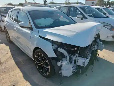 Véhicule à la ferraille ford focus lim. (cb8) focus st sport de l'année 2018 alimenté 