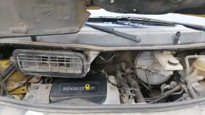Veículo de Sucata RENAULT TRAFIC COMBI (AB 4.01) Generation Expression Combi corto do ano 2001 alimentado 