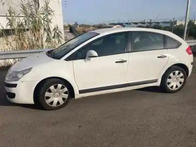 Veículo de Sucata citroen c4 berlina c4 berlina do ano 2004 alimentado 