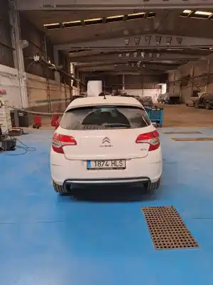 Veículo de Sucata citroen c4 berlina citroen c4 do ano 2004 alimentado 