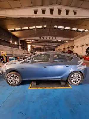 Veicolo di demolizione opel astra j lim. astra j dell'anno 0 alimentato 