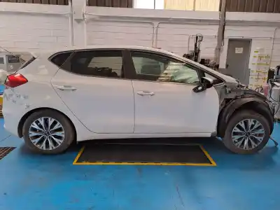 Véhicule à la ferraille kia ceed ceed drive de l'année 2018 alimenté 