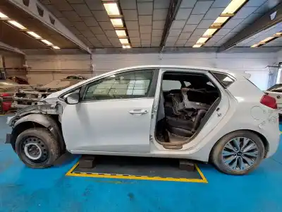 Véhicule à la ferraille kia ceed ceed drive de l'année 2018 alimenté 