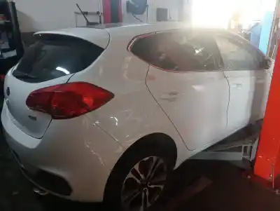 Véhicule à la ferraille kia ceed ceed drive de l'année 2012 alimenté 