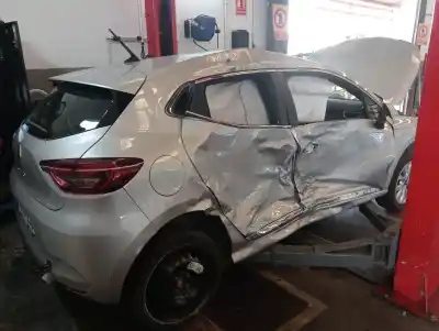 Veículo de Sucata renault clio v 1.5 dci 101 cv evolution do ano 2019 alimentado 