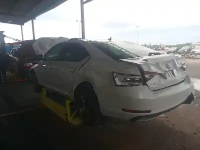 Veículo de Sucata skoda superb combi (3t5) laurin & klement 170 cv / 125 kw do ano 0 alimentado 